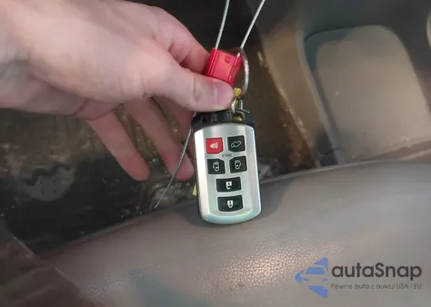 2015 Toyota Sienna Xle 7 Passenger z USA, uszkodzony, nr VIN 5TDDK3DC8FS123942